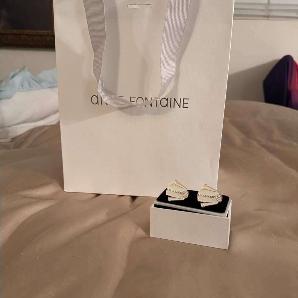 Anne Fontaine cufflinks.